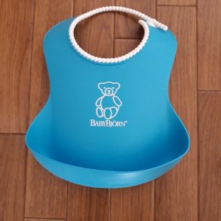 ベビービョルン(BABYBJORN)のベビービョルン　食事会　エプロン　ブルー(その他)