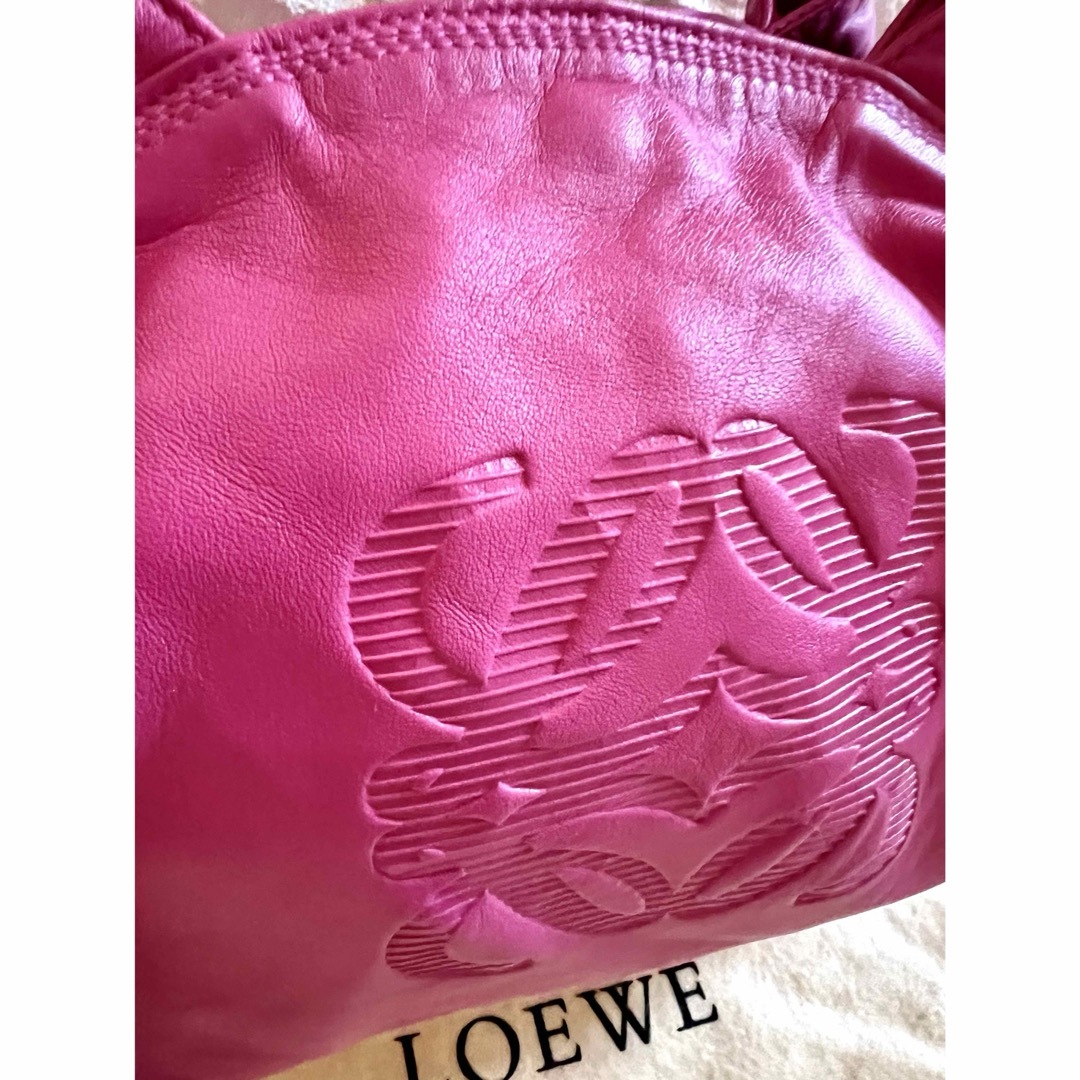 LOEWE(ロエベ)のロエベ LOEWE 新品 フューシャピンク バッグ レディースのバッグ(ショルダーバッグ)の商品写真