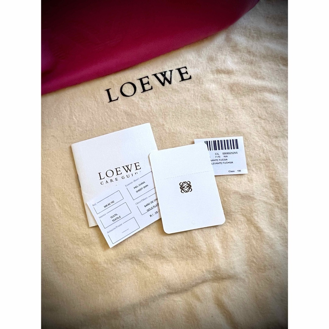 LOEWE(ロエベ)のロエベ LOEWE 新品 フューシャピンク バッグ レディースのバッグ(ショルダーバッグ)の商品写真