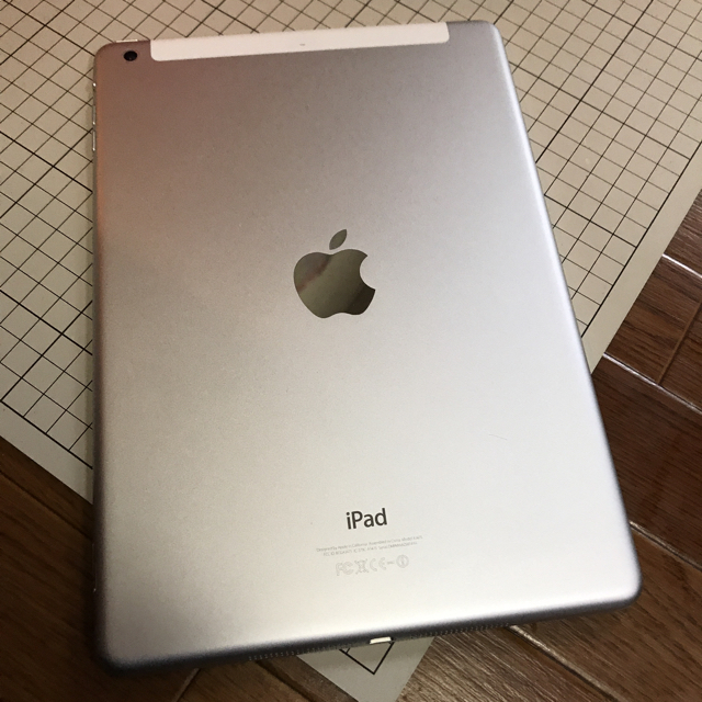 iPadAir 16GB Wi-Fi+Cellular ドコモMD794J/A