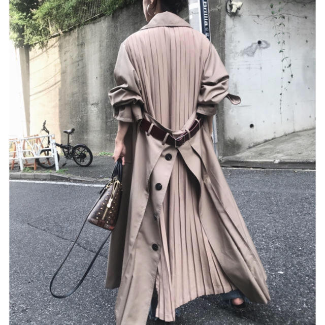 トレンチコートBack pleats layered coat