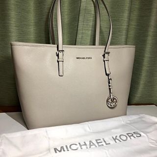 マイケルコース(Michael Kors)の売り切りセール‼️‼️マイケルコース トートバッグ チャーム付き(トートバッグ)