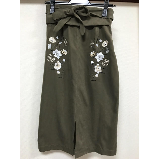 OFUON(オフオン)のOFUON 花柄 刺繍 スカート レディースのスカート(ひざ丈スカート)の商品写真