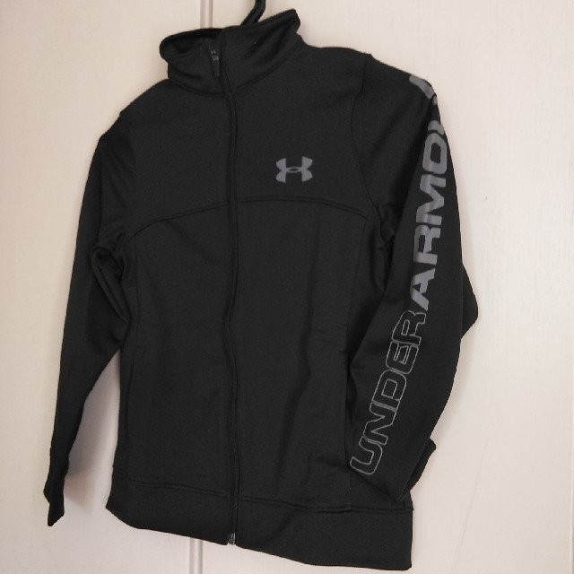 UNDER ARMOUR(アンダーアーマー)の新品！アンダーアーマージャージ130 キッズ/ベビー/マタニティのキッズ服男の子用(90cm~)(ジャケット/上着)の商品写真