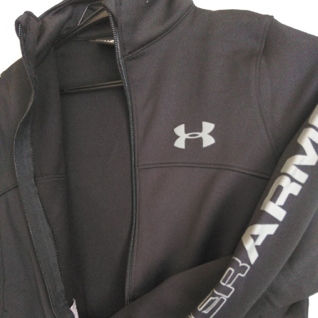 UNDER ARMOUR(アンダーアーマー)の新品！アンダーアーマージャージ130 キッズ/ベビー/マタニティのキッズ服男の子用(90cm~)(ジャケット/上着)の商品写真