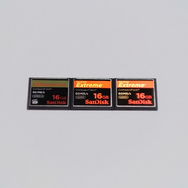 SanDisk(サンディスク)のサンディスク コンパクトフラッシュ3枚セット スマホ/家電/カメラのPC/タブレット(PC周辺機器)の商品写真