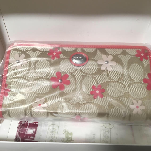 COACH(コーチ)のCOACH F51339 新品 長財布 オシャレ 可愛い ピンク 花柄 ブランド レディースのファッション小物(財布)の商品写真