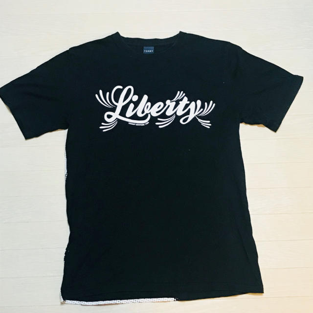 TOMMY HILFIGER(トミーヒルフィガー)のTOMMYトミー  Tシャツ 黒ブラック L アメリカン メンズのトップス(Tシャツ/カットソー(半袖/袖なし))の商品写真