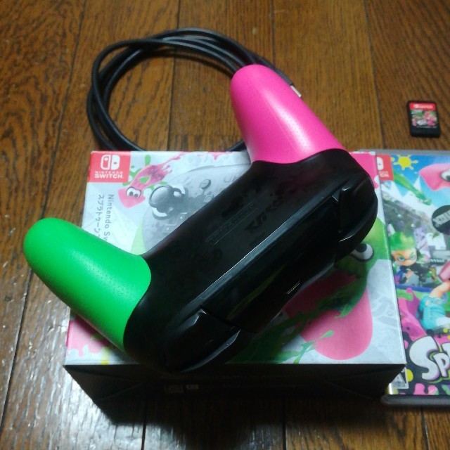 Nintendo Switch(ニンテンドースイッチ)のらいあ様専用☆Splatoon 2とProコントローラー エンタメ/ホビーのゲームソフト/ゲーム機本体(家庭用ゲーム機本体)の商品写真