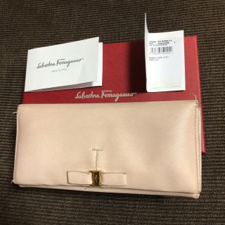 サルヴァトーレフェラガモ(Salvatore Ferragamo)の正規品 フェラガモ ヴァラリボン レザー 長財布  ピンク(財布)