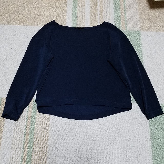 UNIQLO(ユニクロ)の☆tiara☆専用　ユニクロ　レディース　ボートネックカットソー　紺　XS レディースのトップス(カットソー(長袖/七分))の商品写真