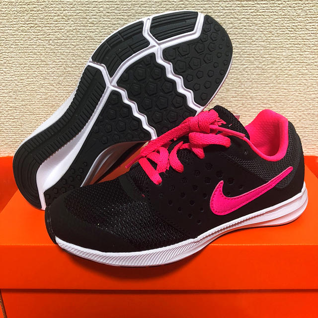 NIKE(ナイキ)の【新品】19cm NIKE ダウンシフター7 PS シューズ キッズ/ベビー/マタニティのキッズ靴/シューズ(15cm~)(スニーカー)の商品写真