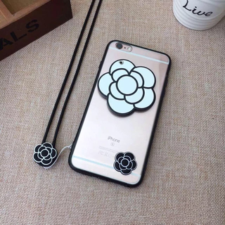 アイフォーン(iPhone)の【値下げ】韓国風 ツバキ 鏡付き iPhone シリコンケース(iPhoneケース)