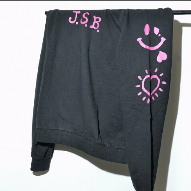 三代目 J Soul Brothers(サンダイメジェイソウルブラザーズ)のJ.S.B. NGO Neon LOVE Parka 名古屋限定 エンタメ/ホビーのタレントグッズ(ミュージシャン)の商品写真