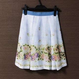 レストローズ(L'EST ROSE)の美品♡パネルローズ柄スカート♡ロイヤルブルー(ひざ丈スカート)