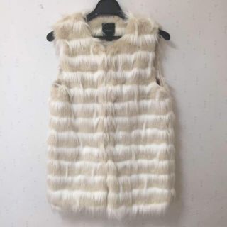 フォーエバートゥエンティーワン(FOREVER 21)のFOREVER 21   ファー ベスト (S) フォーエバー21(ベスト/ジレ)