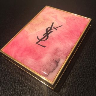 イヴサンローランボーテ(Yves Saint Laurent Beaute)の限定商品！パレットボーホーストーン(フェイスパウダー)