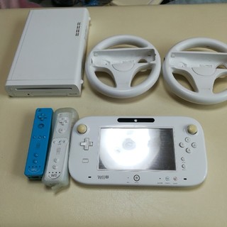 ウィーユー(Wii U)のWiiUマリオカート内臓セット+ハンドル2個+Wiiリモコンプラス1個(家庭用ゲーム機本体)