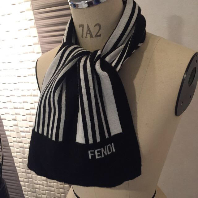 FENDI(フェンディ)のFENDIのマフラーお値下げ！ レディースのファッション小物(マフラー/ショール)の商品写真