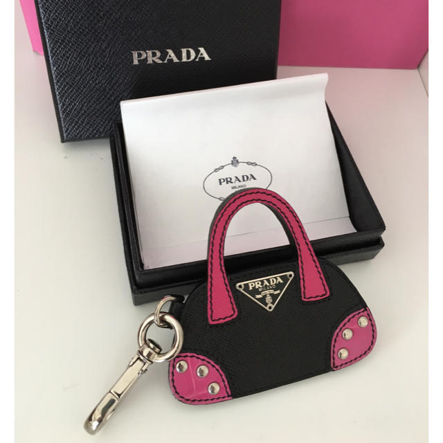 PRADA - 新品♡PRADA バッグチャームの通販 by ♡'s shop｜プラダなら ...