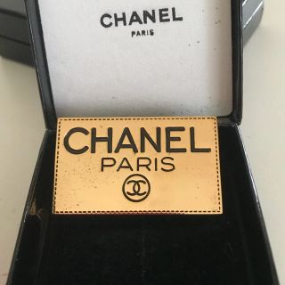 CHANEL - CHANEL シャネル ロゴプレートピンブローチの通販 by
