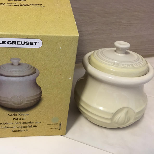 LE CREUSET(ルクルーゼ)のル・クルーゼ鍋 ガーリックキーパー セット インテリア/住まい/日用品のキッチン/食器(鍋/フライパン)の商品写真