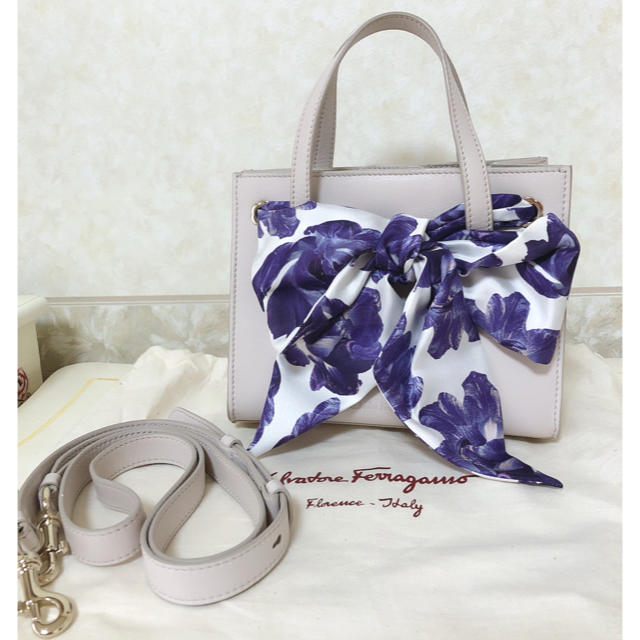 【信頼】 Salvatore Ferragamo - ferragamoフェラガモ♡2018年春夏FOULARDスカーフ2wayバッグ ハンドバッグ