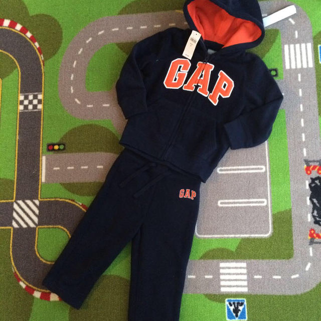 babyGAP(ベビーギャップ)のGAPスエット95㎝&90㎝ キッズ/ベビー/マタニティのキッズ服男の子用(90cm~)(その他)の商品写真