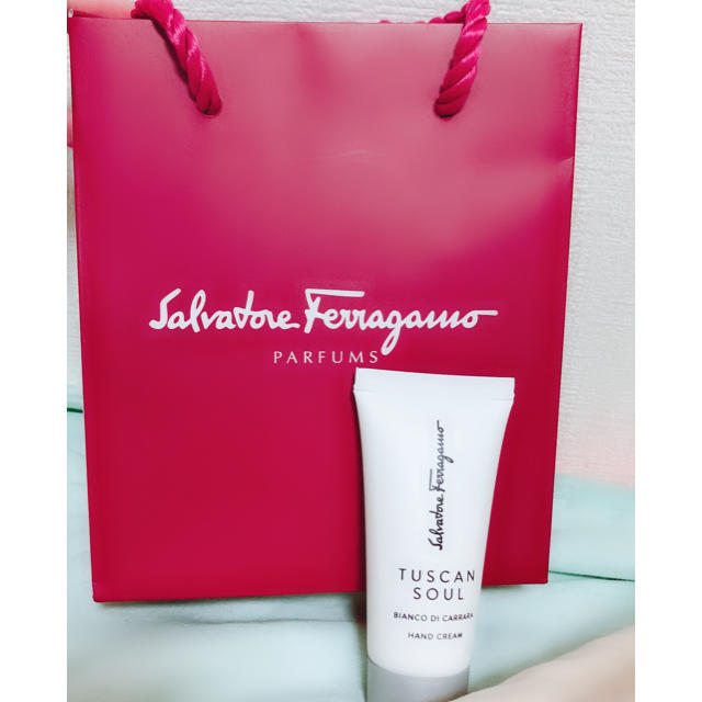 Salvatore Ferragamo(サルヴァトーレフェラガモ)のフェラガモ ハンドクリーム 新品未使用 30ml コスメ/美容のボディケア(ハンドクリーム)の商品写真