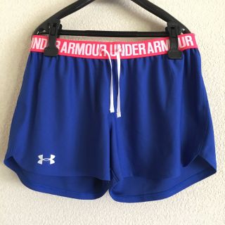 アンダーアーマー(UNDER ARMOUR)の【新品・未使用】アンダーアーマー ショートパンツ 青✕ピンク Ｍ(トレーニング用品)