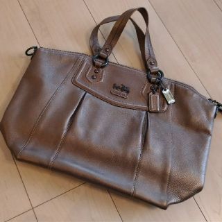 コーチ(COACH)のCOACH☆大きめショルダーバッグ　シャイニーブラウン　2WAY(ショルダーバッグ)