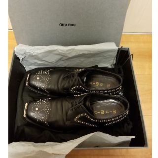 プラダ(PRADA)のmiumiu スタッズシューズ　9(ドレス/ビジネス)