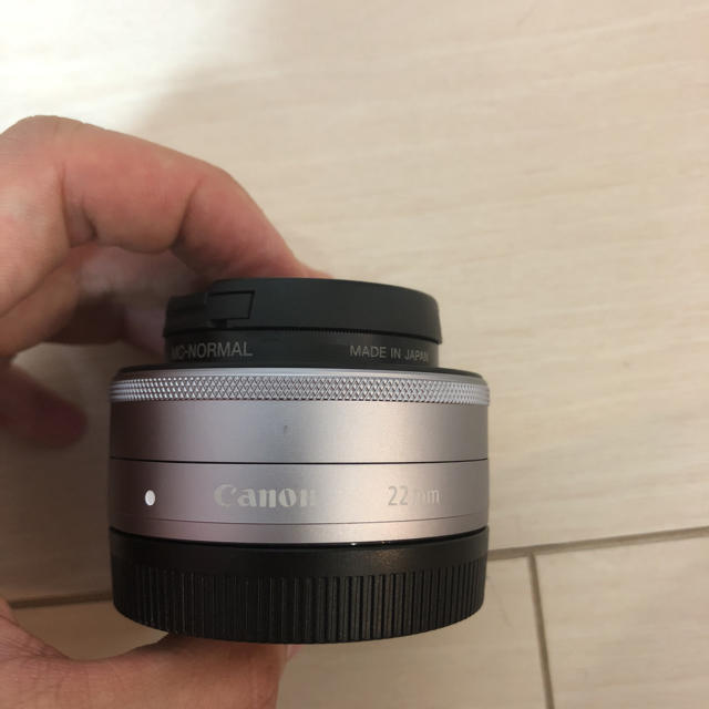 Canon(キヤノン)の美品 Canon EF-M 22mm f2 スマホ/家電/カメラのカメラ(レンズ(単焦点))の商品写真