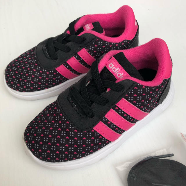 adidas(アディダス)のアディダス スニーカー ハート キッズ/ベビー/マタニティのベビー靴/シューズ(~14cm)(スニーカー)の商品写真