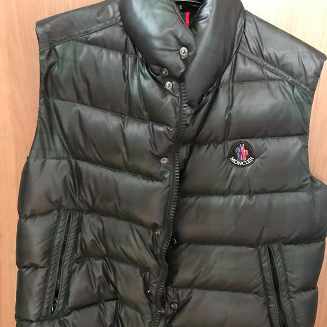 MONCLER(モンクレール)のモンクレールダウンベスト2サイズ メンズのジャケット/アウター(ダウンベスト)の商品写真