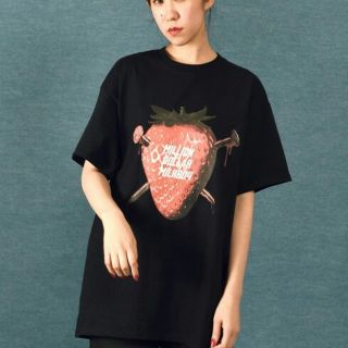 ミルクボーイ(MILKBOY)のミルクボーイ 訳あり イチゴTシャツ milk(Tシャツ(半袖/袖なし))