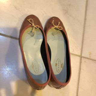 レペット(repetto)のバラ様専用 TOCCA ピンクベージュ エナメル パンプス(ハイヒール/パンプス)