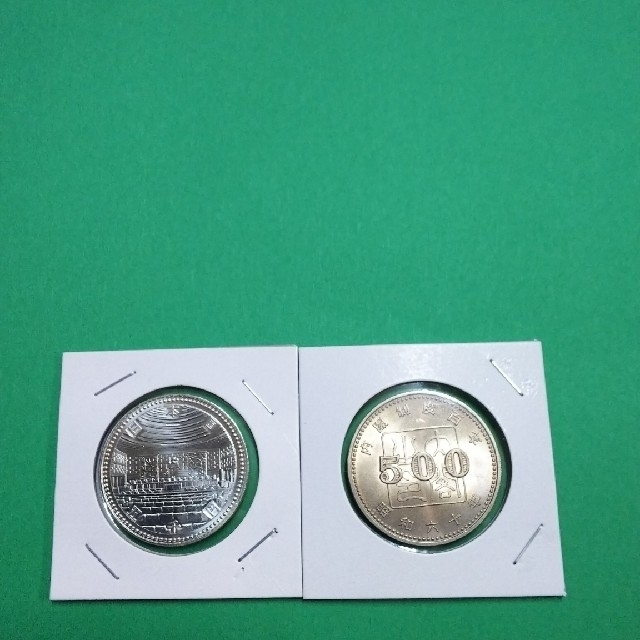 日本国、百年の記念硬貨二枚です
