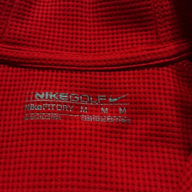 NIKE(ナイキ)の【NIKE】ナイキ・半袖ゴルフウェア・赤 スポーツ/アウトドアのゴルフ(ウエア)の商品写真