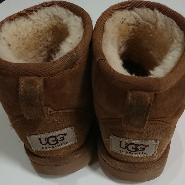 UGG(アグ)のUGG アグ クラシックミニ ムートンブーツ チェスナット 16 キッズ/ベビー/マタニティのキッズ靴/シューズ(15cm~)(ブーツ)の商品写真