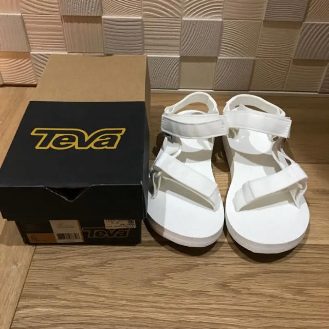 Teva(テバ)のテバteva サンダル ホワイト白6(23cm) レディースの靴/シューズ(サンダル)の商品写真