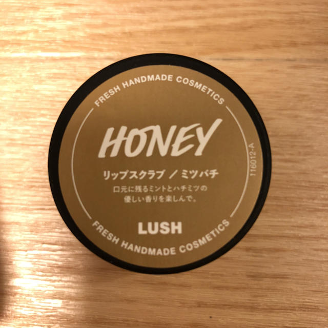 LUSH(ラッシュ)のaloalomさん専用☆LUSH シャワージェル&リップスクラブset コスメ/美容のボディケア(ボディスクラブ)の商品写真