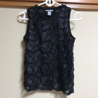 エイチアンドエム(H&M)のH&M✴︎バラ柄レーストップス ブラック(カットソー(半袖/袖なし))