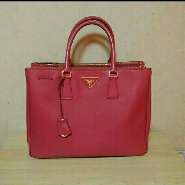 に初値下げ! 明日で出品取り下げます。PRADA バッグ プラダ - 通販