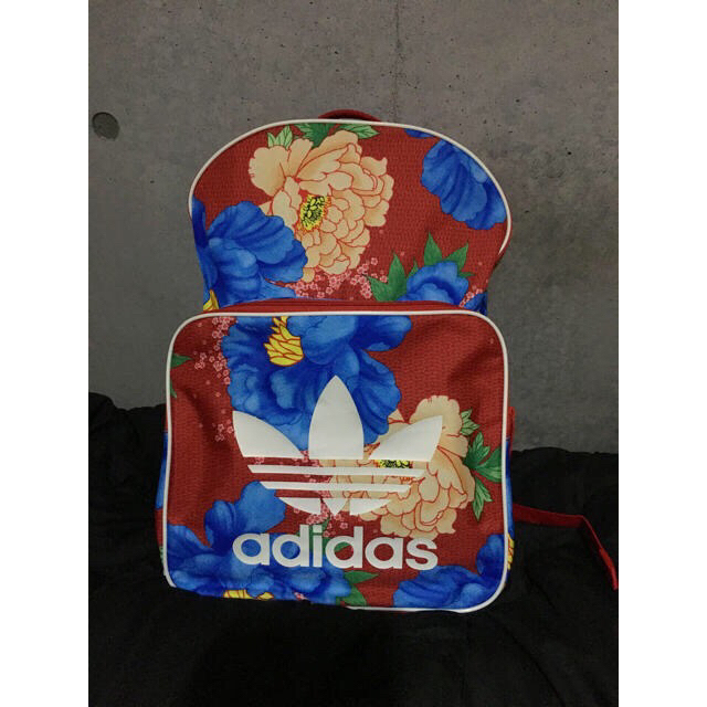 adidas(アディダス)のadidas☆花柄リュック レディースのバッグ(リュック/バックパック)の商品写真