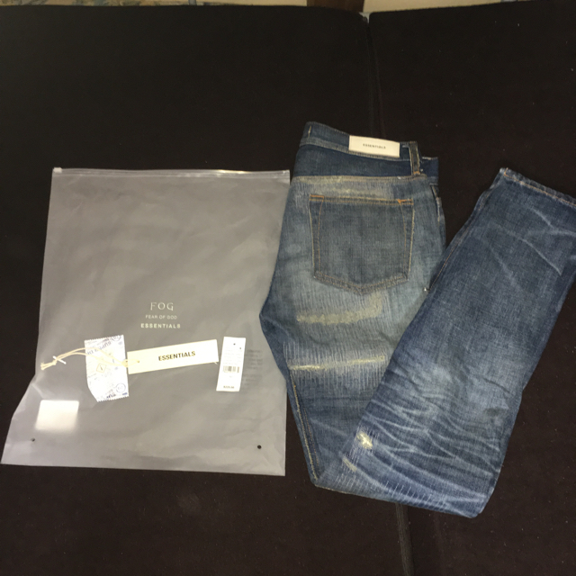 FEAR OF GOD(フィアオブゴッド)のfog essentials denim pants 30 メンズのパンツ(デニム/ジーンズ)の商品写真