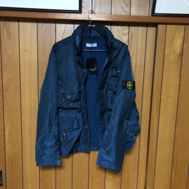 STONE ISLAND(ストーンアイランド)のSTONE ISLAND  ナイロンパーカー Mサイズ  ネイビー 新品‼️ メンズのジャケット/アウター(ナイロンジャケット)の商品写真