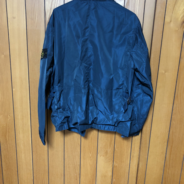 STONE ISLAND(ストーンアイランド)のSTONE ISLAND  ナイロンパーカー Mサイズ  ネイビー 新品‼️ メンズのジャケット/アウター(ナイロンジャケット)の商品写真