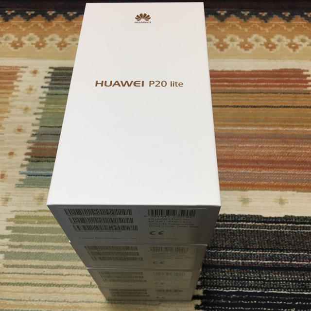 ANDROID(アンドロイド)のHUAWEI p20 lite 2台 新品未開封 スマホ/家電/カメラのスマートフォン/携帯電話(スマートフォン本体)の商品写真