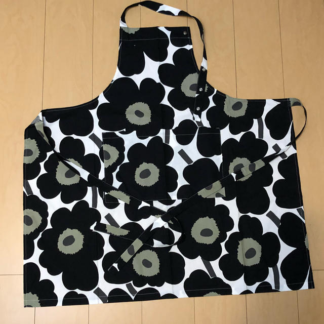 marimekko(マリメッコ)の新品未使用マリメッコ エプロン インテリア/住まい/日用品のキッチン/食器(収納/キッチン雑貨)の商品写真